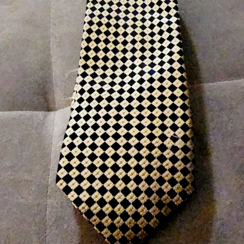 Sean John 100% Silk Necktie - Gold/Black Diamonds